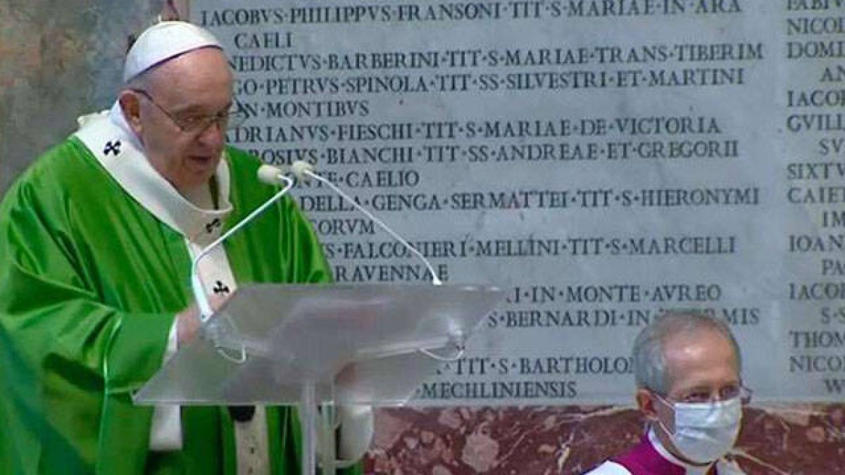 El Papa pronuncia su homilía en la Basilica de San Pedro