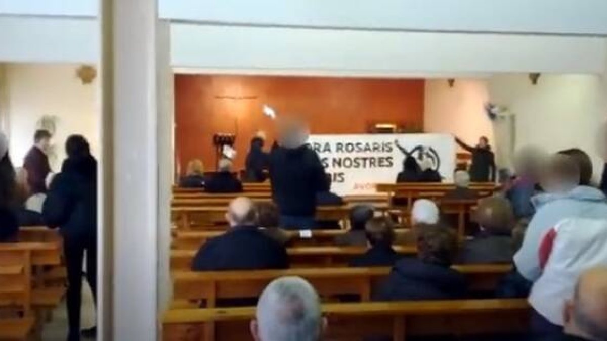 Arran sigue mostrando su ataque a la iglesia de Bañolas de 2014 en su canal de vídeo... el Constitucional confirma los 6 meses de cárcel del cabecilla