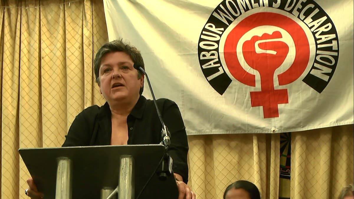 Julie Bindel, en una intervención el pasado 9 de marzo en un acto feminista. Imagen: Youtube, canal Labour's Women Declaration.