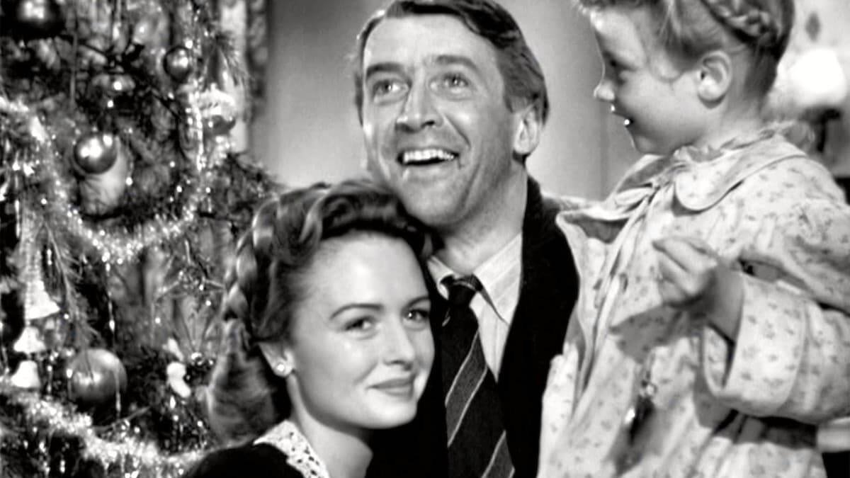 La Navidad, como todo lo cristiano, es algo mucho más grande, más auténtico y más duradero que las ínfulas de algunas personas con poder. Imagen: «¡Qué bello es vivir! [What a wonderful life!]» (1946) de Frank Capra, con James Stewart y Donna Reed.