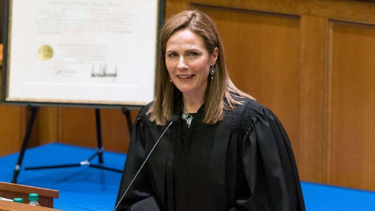 Los grandes medios de EEUU colocan a la católica Amy Coney Barrett como favorita de Trump para la Corte Suprema