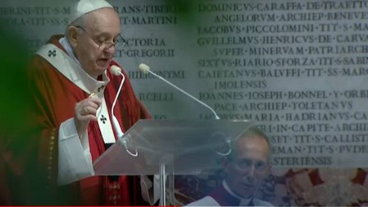 Misa de San Pedro y San Pablo, el Papa Francisco ha bendecido los palios para los arzobispos nuevos del último año