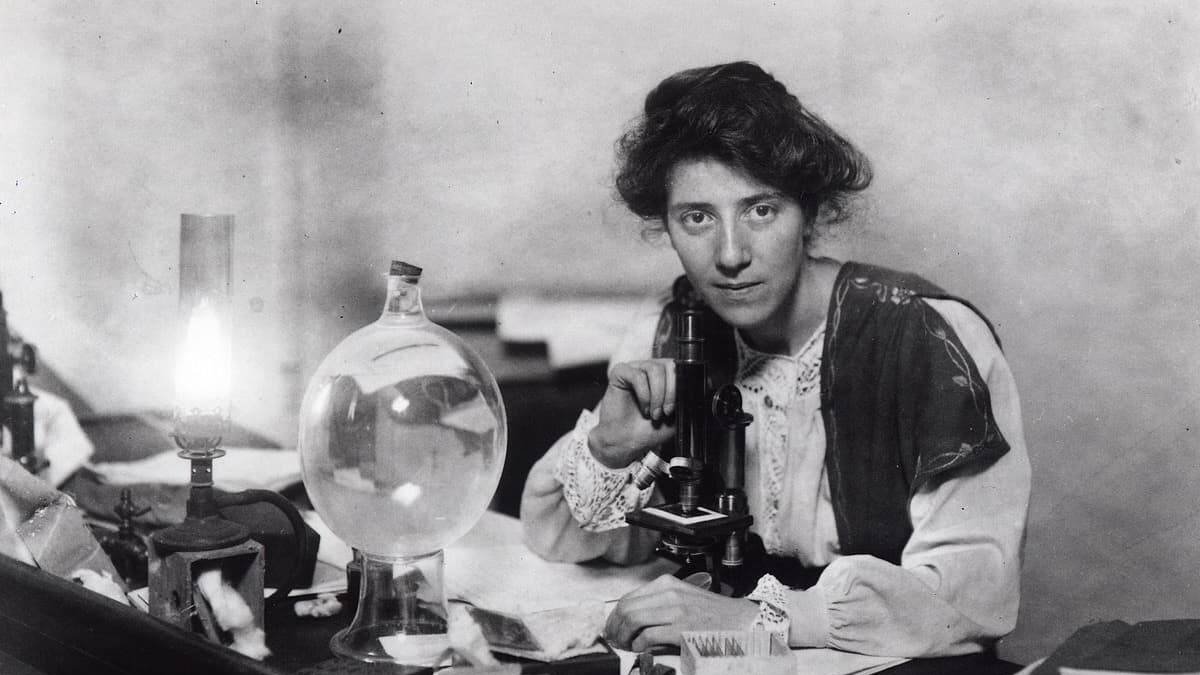 Marie Stopes, promotora de la eugenesia y del control de la natalidad entre los pobres y débiles.