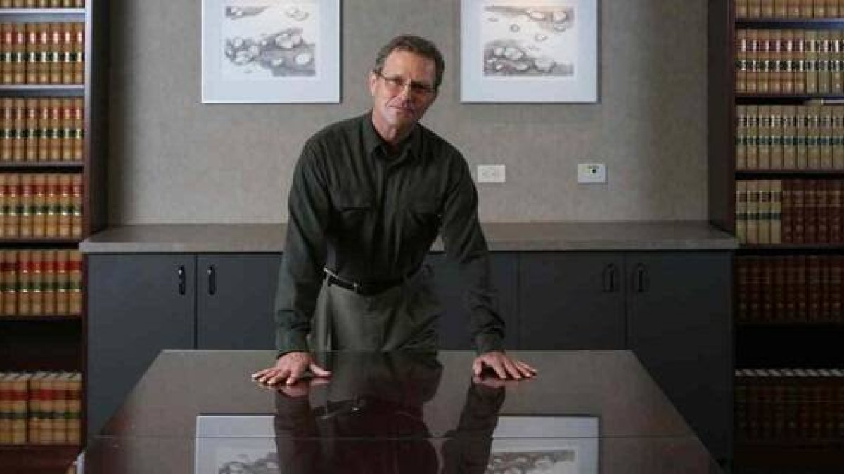 El juez Brian Giesbrecht denuncia los abusos de las leyes trans que multan y encarcelan a quien cuestiona los cambios de sexo