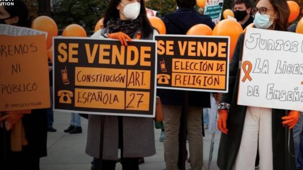 Protestas contra la ley Celaá en calles y colegios concertados, diferencias y especiales, y asociaciones por la libertad lingüistica