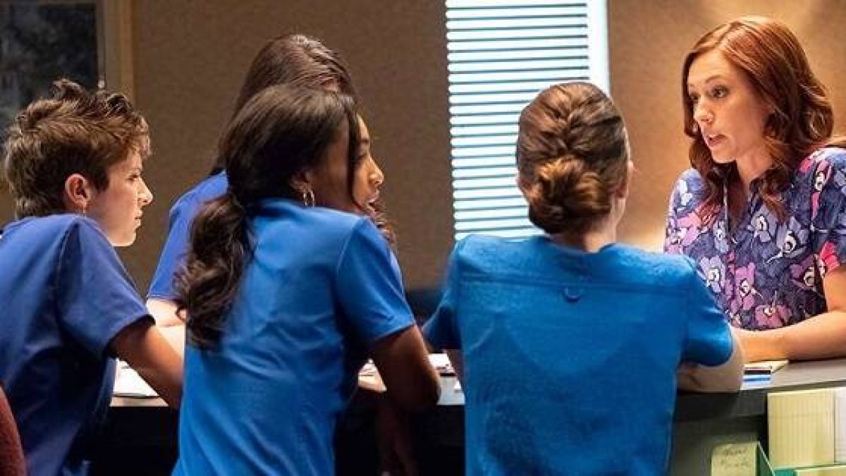 Unplanned nos mete dentro de una clínica abortista real, con su ex-directora, abortista arrepentida - mira con empatía a las trabajadoras, atrapadas en una estructura