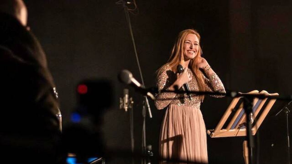 Natasha St-Pier, durante un concierto en 2019. Es una cantante de gran éxito en lengua francesa. Foto: Facebook.