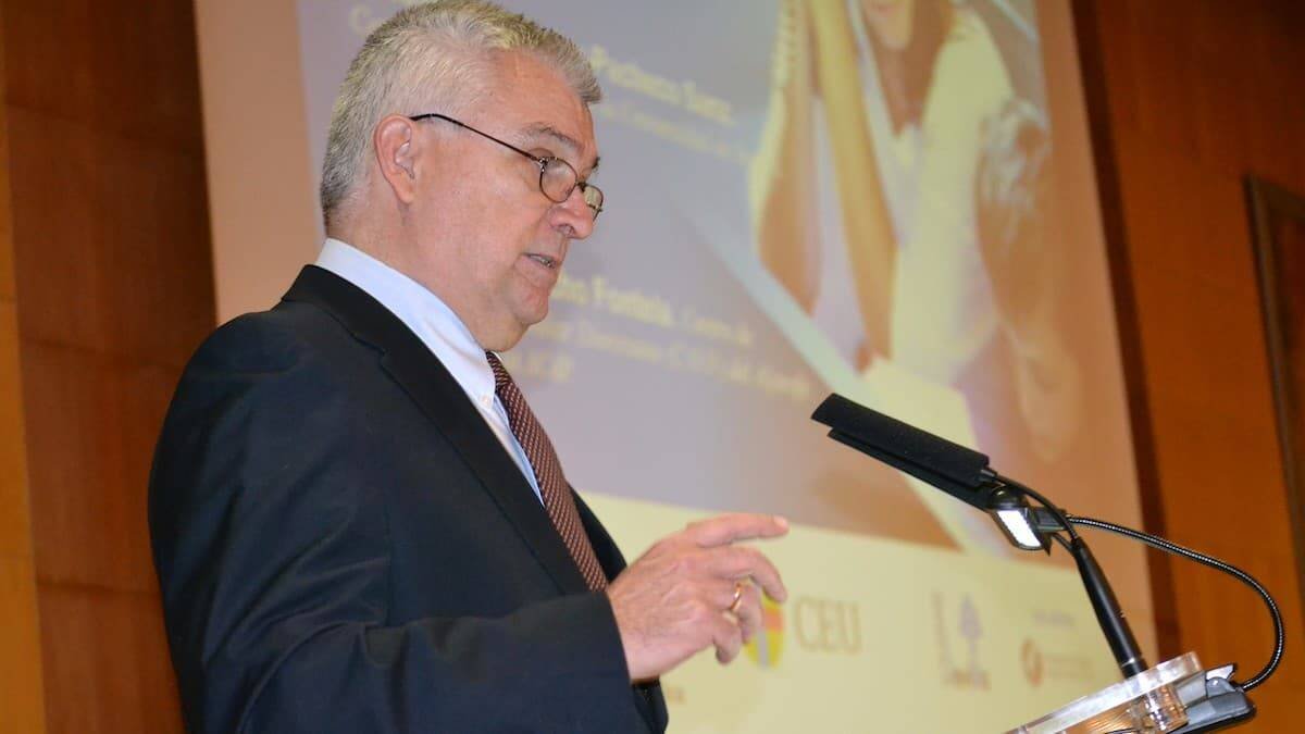 Javier Hernández-Pacheco Sanz (1953-2020), catedrático de Filosofía en la Universidad de Sevilla, de raigambre tomista, falleció el 17 de noviembre a consecuencia del coronavirus, tras un mes de hospitalización. Foto: CEU.