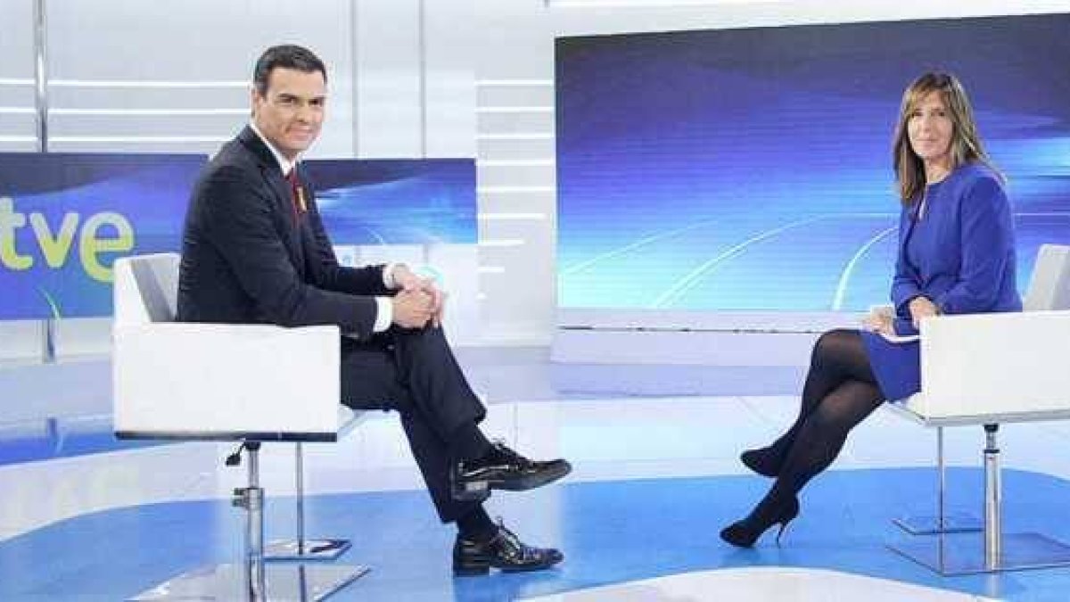 Pedro Sánchez, entrevistado en Televisión Española - cien católicos explican al Papa que temen el uso que la prensa haga de la visita a Roma del político, que impulsa leyes  anti-vida y anti-cristianas