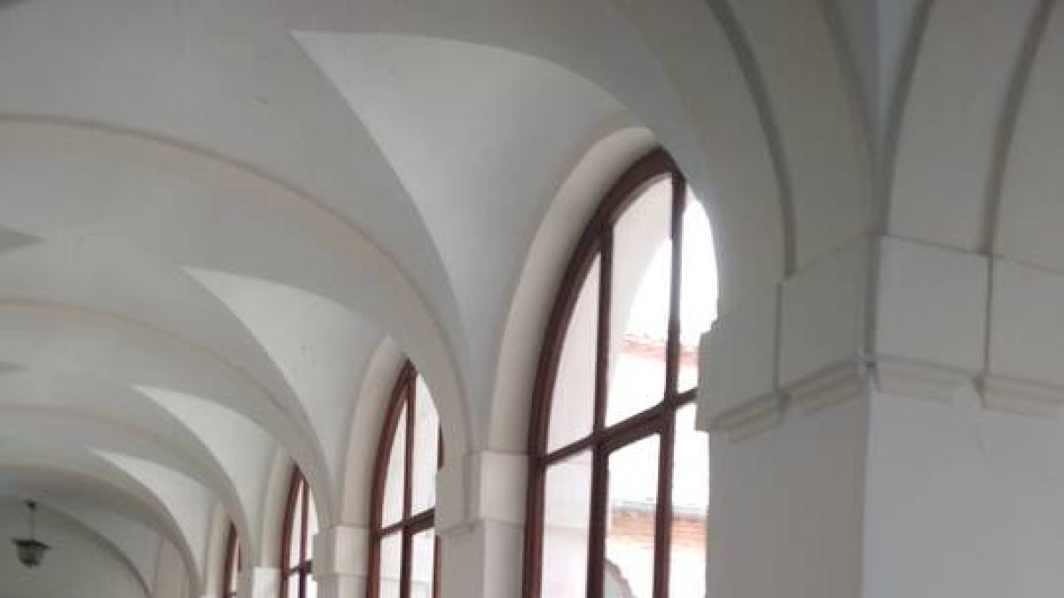 Se queda el claustro vacío…