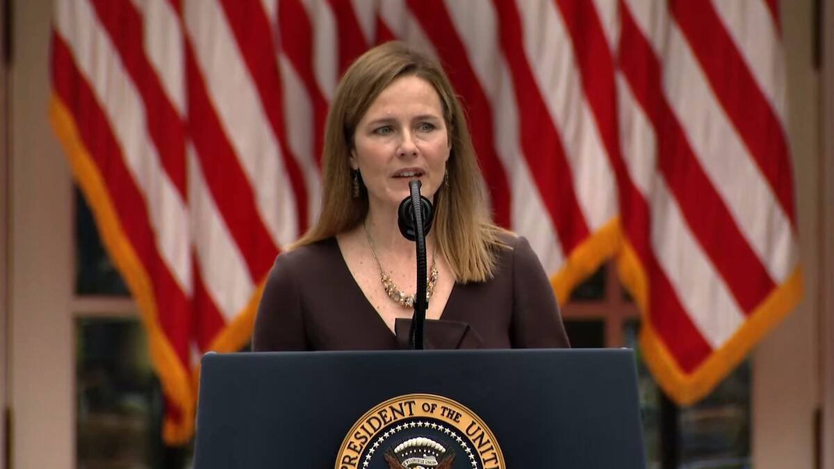 Amy Coney Barrett, este sábado en la Casa Blanca, aceptando la nominación tras ser presentada por Donald Trump, quien destacó su condición de heredera intelectual del juez Antonin Scalia.