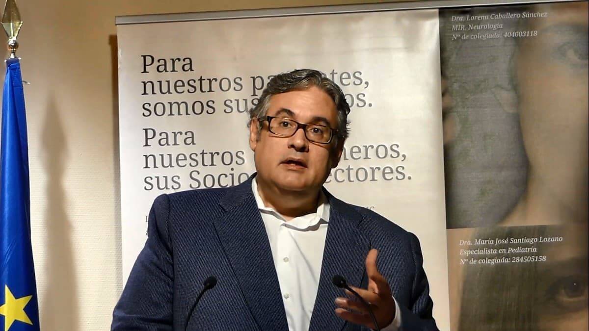 En «Cartas del sobrino a su diablo», Juan Manuel de Prada afronta las vicisitudes de la pandemia con una mirada teológica. Imagen: en la presentación de un libro, semanas antes del confinamiento.