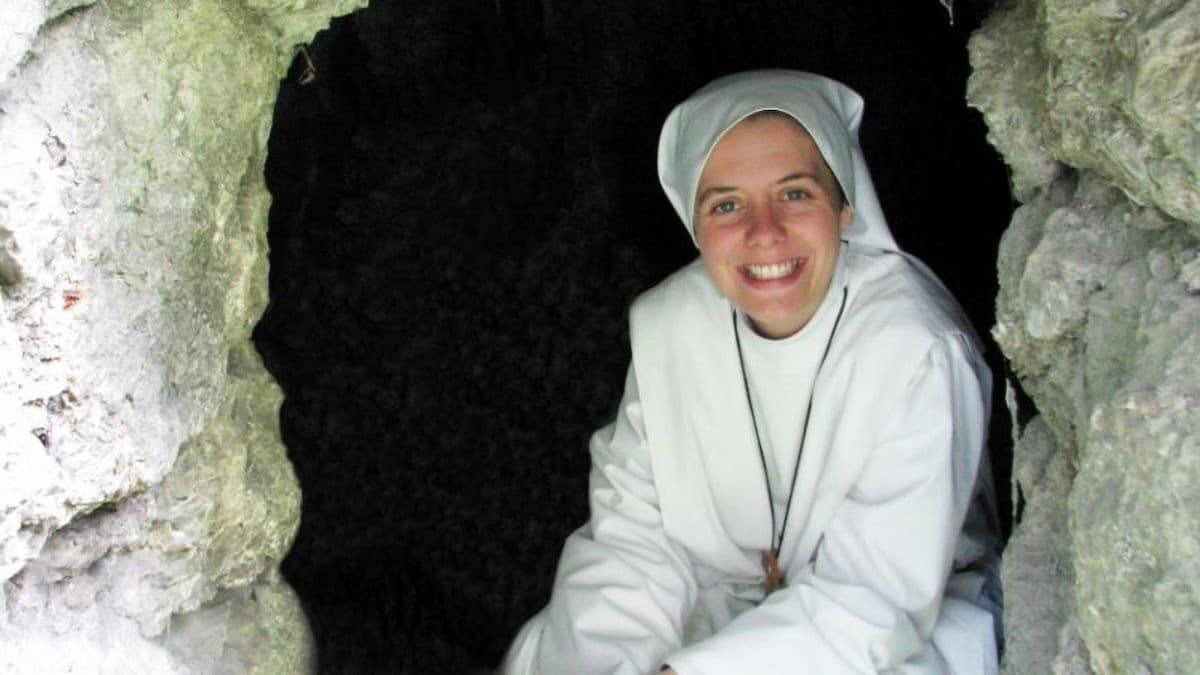 La hermana Clare Crockett murió en el terremoto de Ecuador de 2016. Desde entonces, conocer su vida, su conversión y su entrega a Dios ha transformado muchas almas.