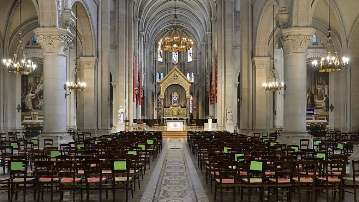 El culto estará prohibido durante las próximas semanas, de momento, en Francia e Irlanda