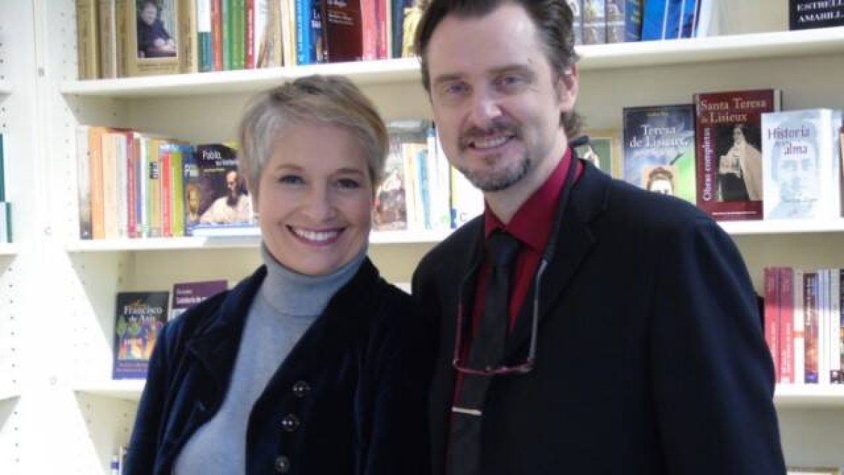 Assumpta Serna y Scott Cleverdon están inmersos en un viaje de exploración de la fe y apreciación de la Iglesia