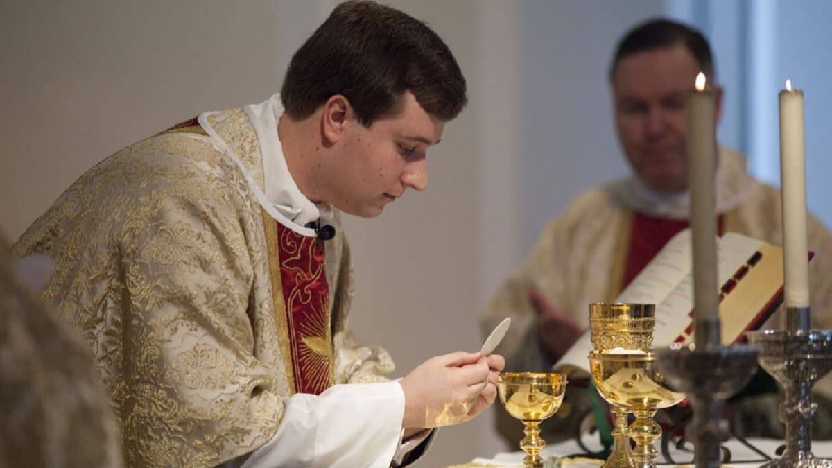 James Bradley celebró en 2012 su primera misa católica