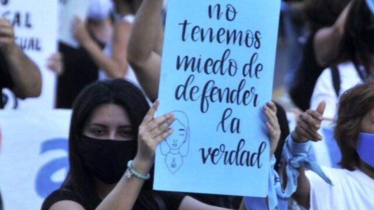 El azul celeste representa a los defensores de la vida en Argentina - las asociaciones provida anuncian que no se rendirán contra el aborto