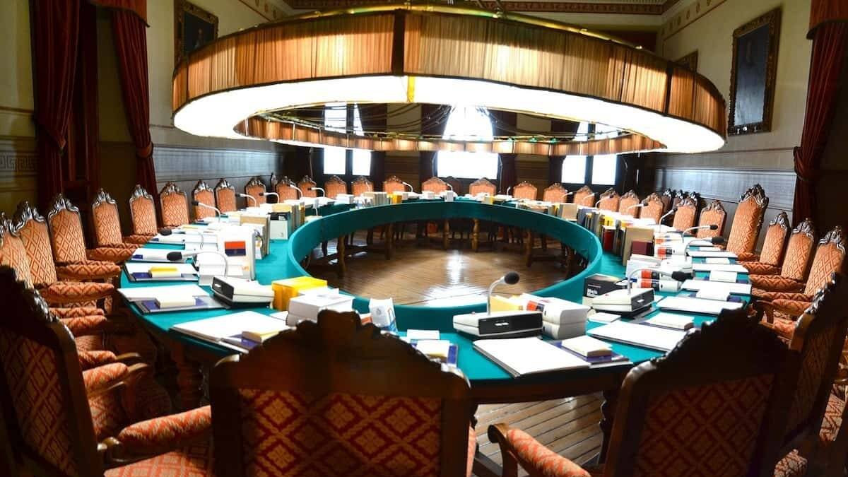 Varios sacerdotes fundaron la Real Academia e inauguraron algunos de los sillones con sus letras