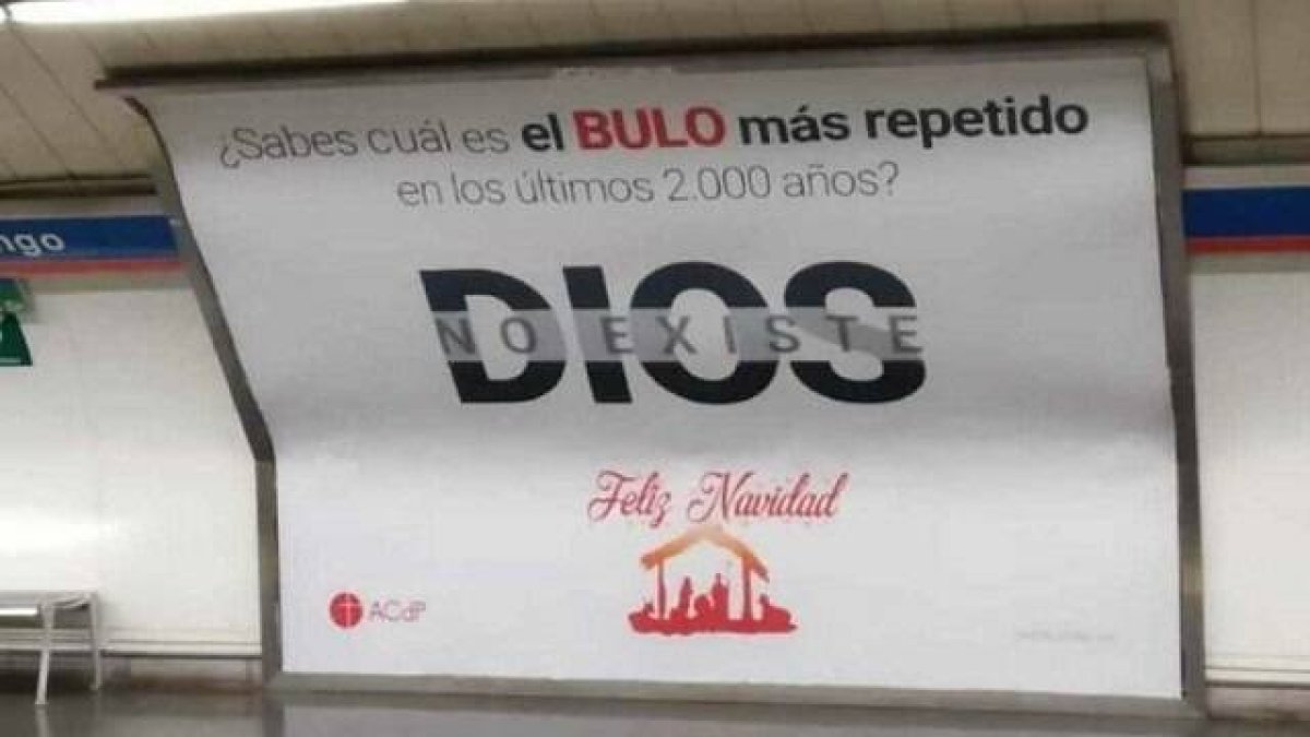Imagen de uno de los carteles navideños colocados en el Metro de Madrid