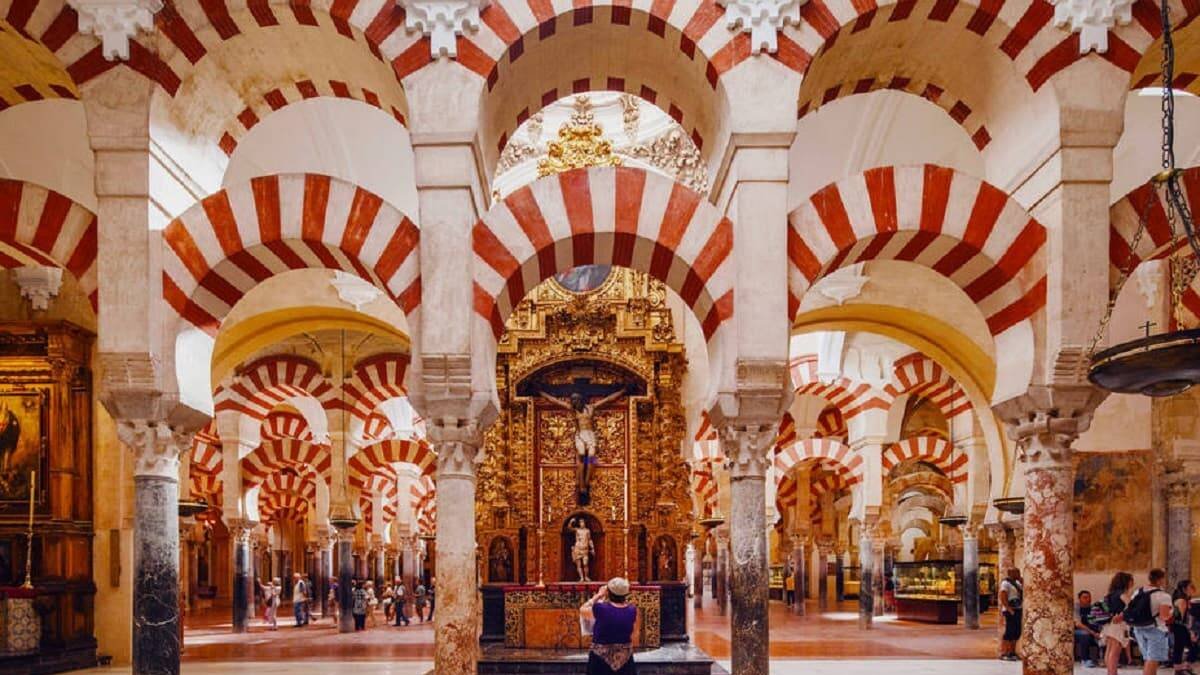 La mezquita-catedral de Córdoba es uno de los más bellos edificios de la Iglesia en España