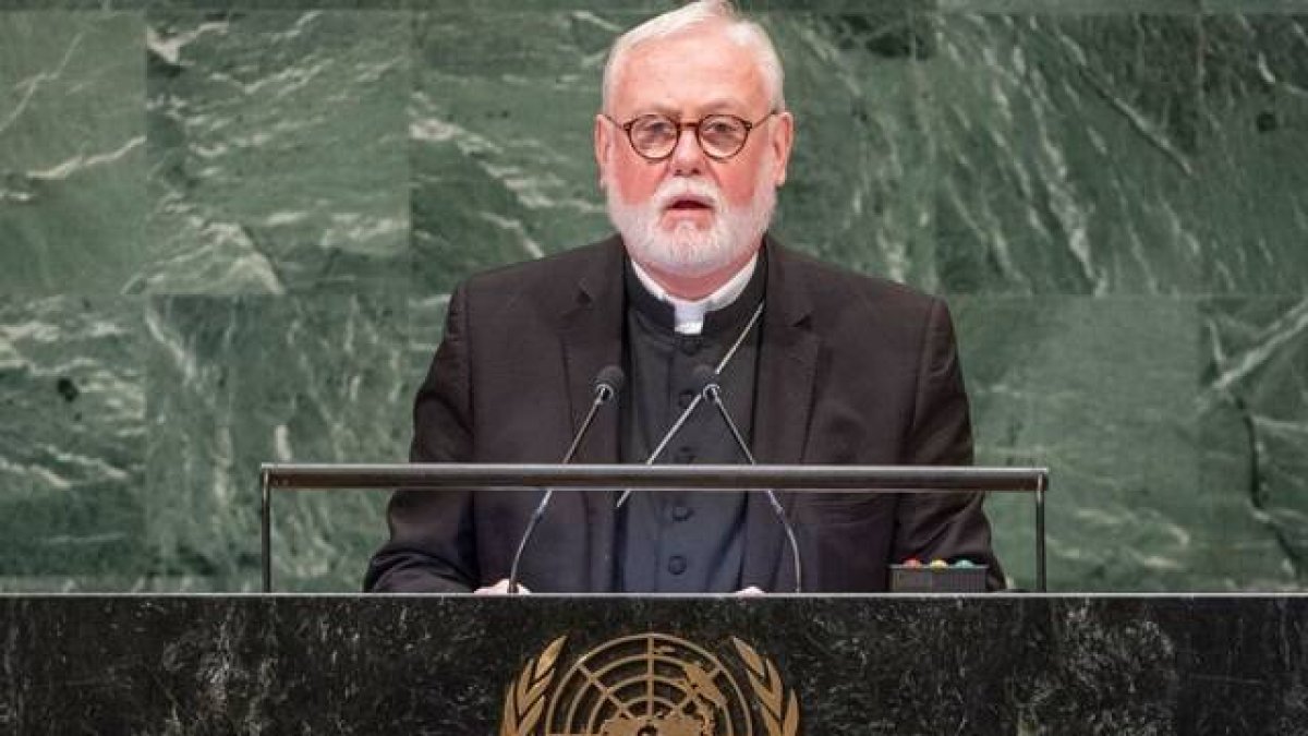 El arzobispo inglés Paul Richard Gallagher, responsable vaticano de Relaciones con los Estados, se marca un tanto de diplomacia internacional