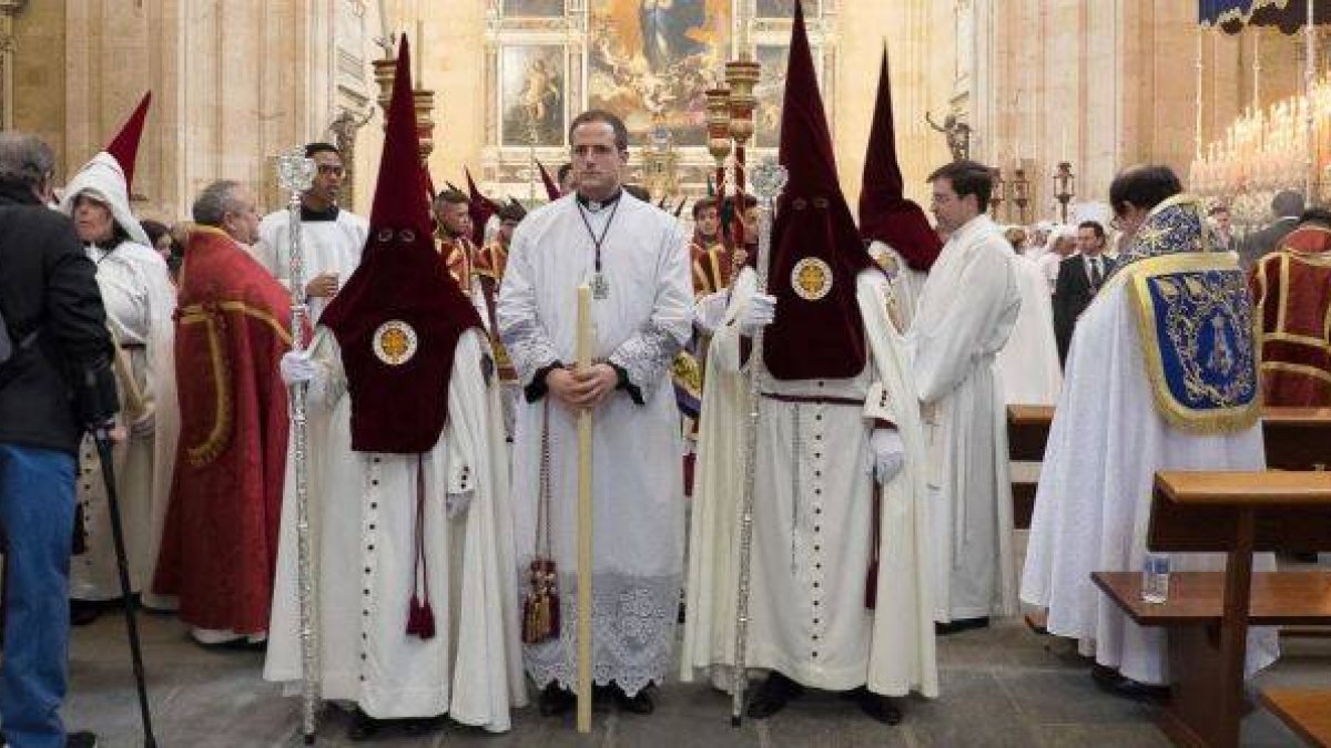 Daniel Cuesta Gómez, jesuita experto en religiosidad popular, pide defender esta expresión de la fe, que resiste al secularismo