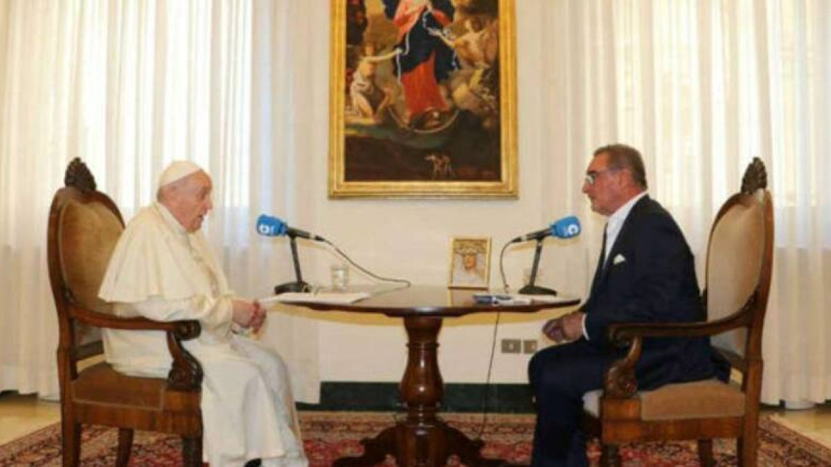 ¿Visitará Francisco Santiago, o visitará España?