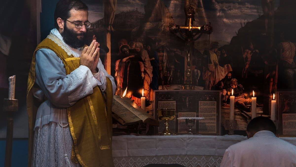 La misa tradicional no es solo un constitutivo histórico de la civilización occidental, es también una forma de transmitir la fe. Foto: Ramses Sudian / Unsplash.