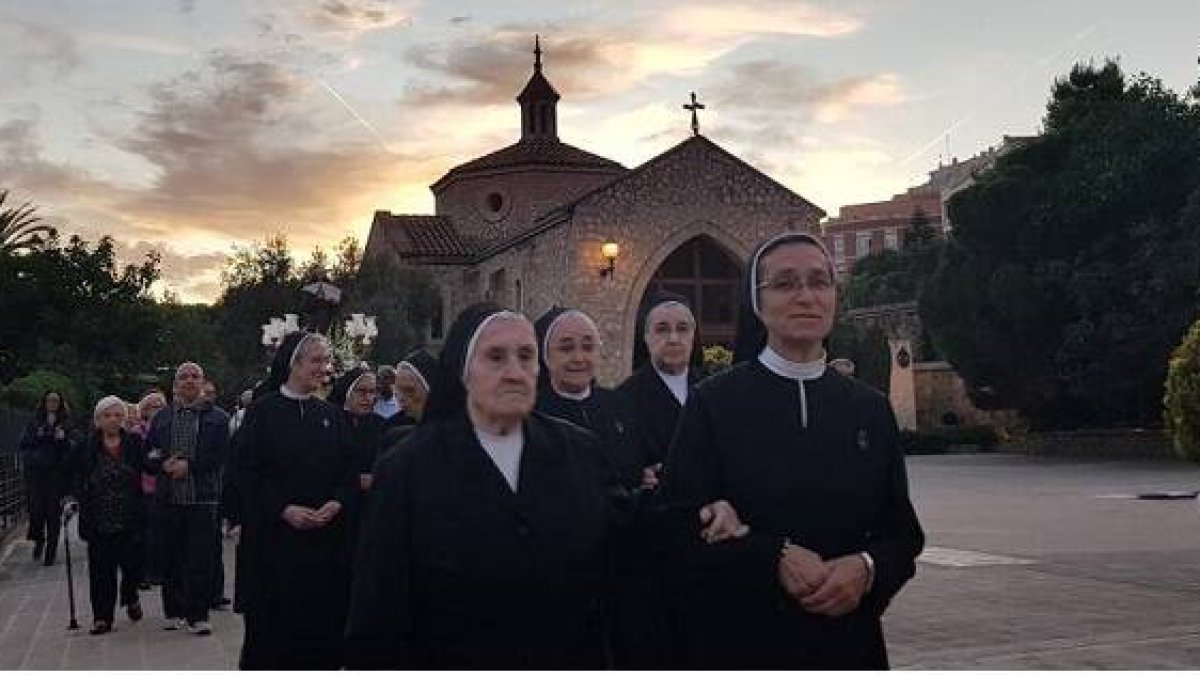 Las religiosas Madres de Desamparados en el santuario de San José de la Montaña de Barcelona quieren proteger este espacio verde para sus niños tutelados