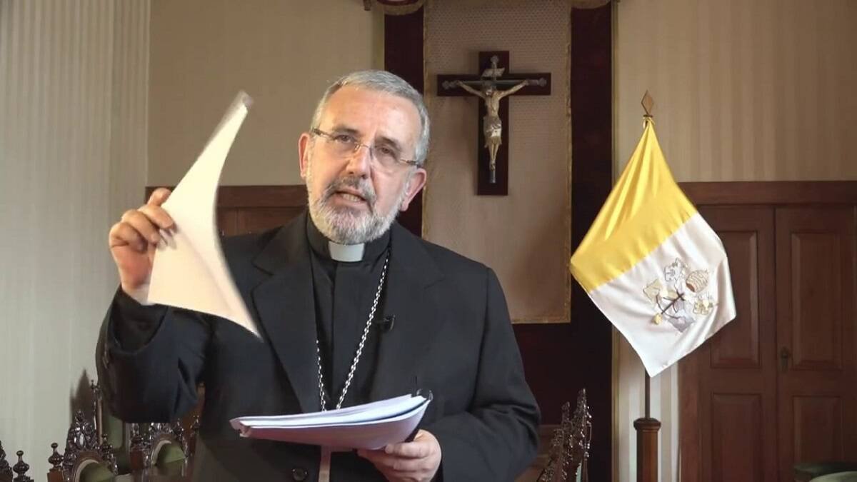 El arzobispo de Arequipa, Javier del Río, ha explicado por qué no se deben cerrar los templos