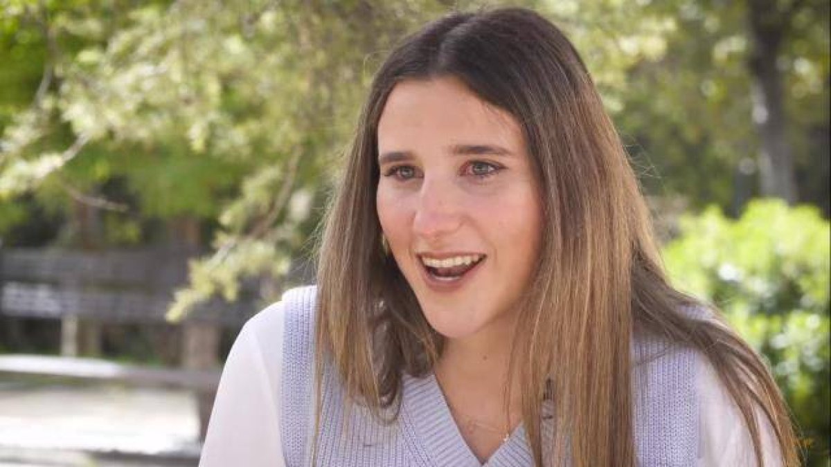 María Macanás afronta su dolencia de espina bífida desde la fe, la alegría y su testimonio de superación.