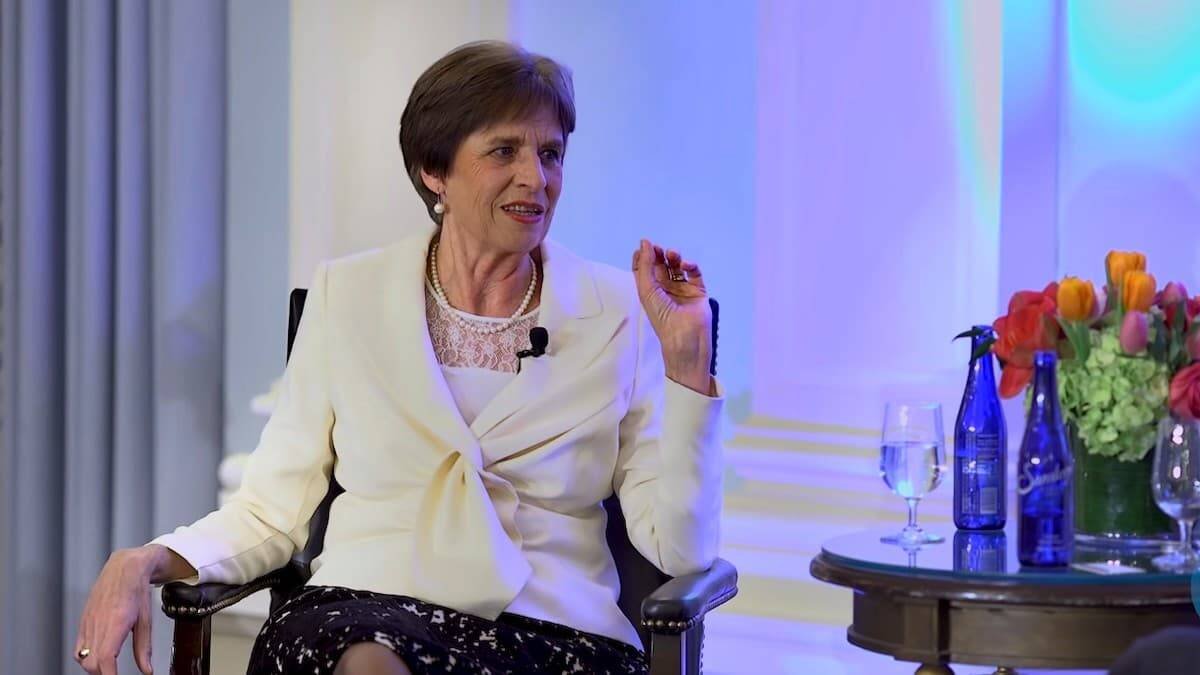 Gabriele Kuby, durante un coloquio en Nueva York con Eric Metaxas convocado por Socrates in the City y el King's College, el 26 de febrero de 2018.