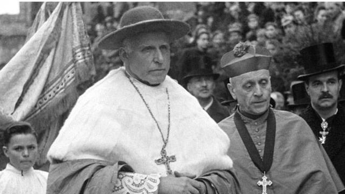 Su oposición a la eutanasia de los nazis le costó a Van Galen el arresto domiciliario y el asesinato de muchos colaboradores