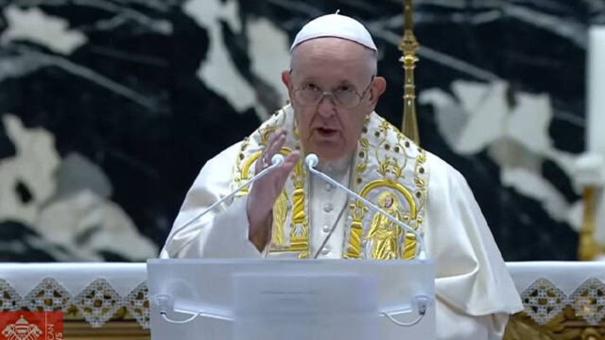 El Papa Francisco impartiendo la bendión Urbi et Orbi