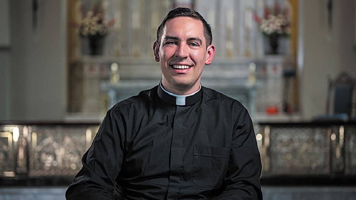 Jonathan Smith es ordenado este 5 de junio en la catedral de Arlington (Virginia)