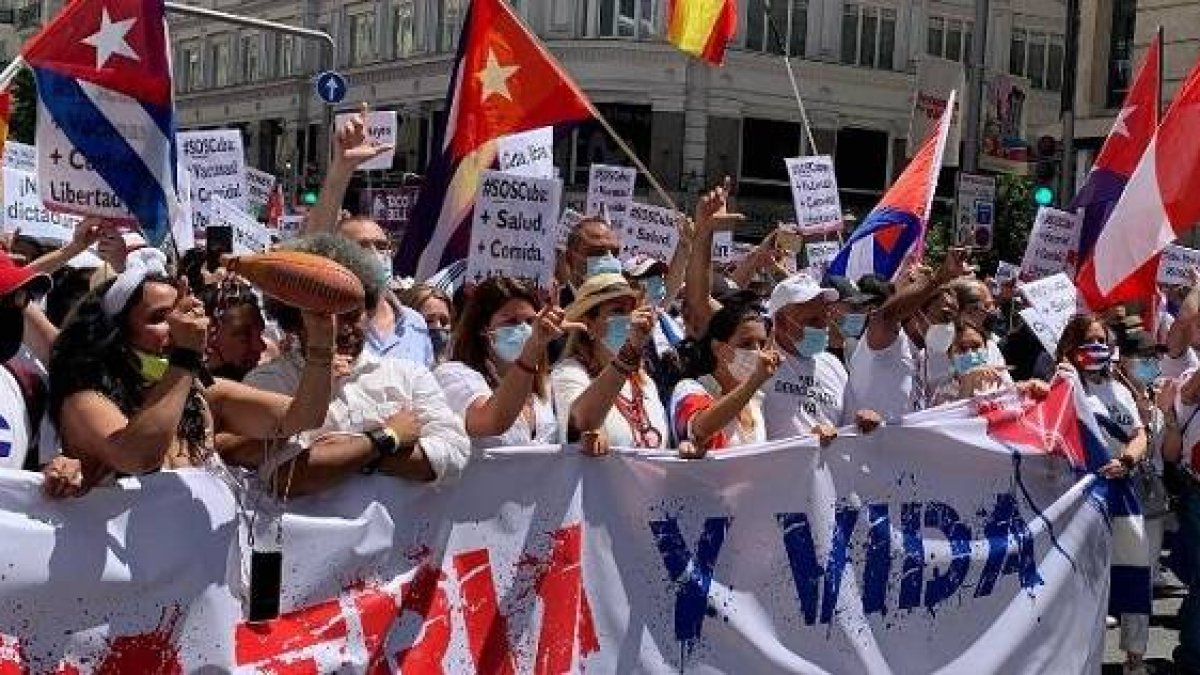 Manifestación en Madrid a favor de las libertades en Cuba... a muchos que se manifestaron en la isla los han ido deteniendo