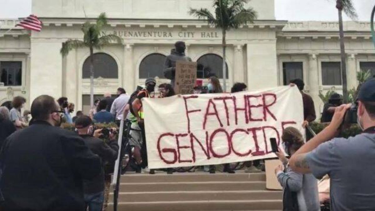 Manifestantes de Black Lives Matter se refieren a San Junípero como