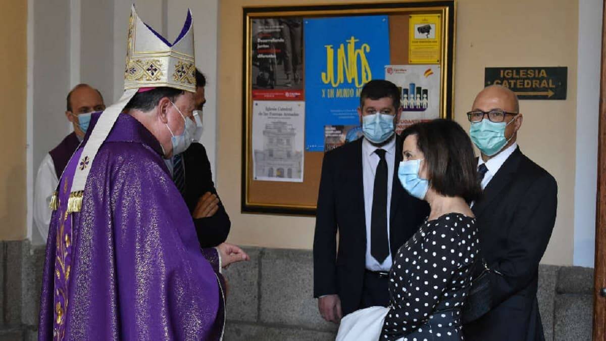 Imagen de uno de los muchos encuentros entre el arzobispo y la ministra