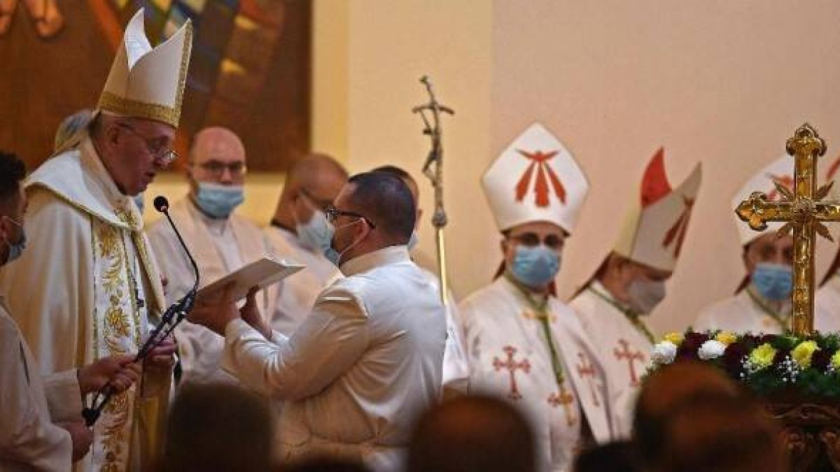 El Papa Francisco oficia la misa por rito caldeo en la catedral caldea de Bagdad