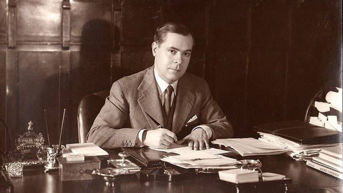 Federico Salmón fue ministro de Trabajo en dos ocasiones durante la II República. Fue fusilado en Paracuellos en 1936