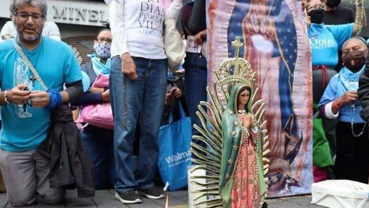 Imágenes de la Virgen de Guadalupe en una oración de 40 Días por la Vida