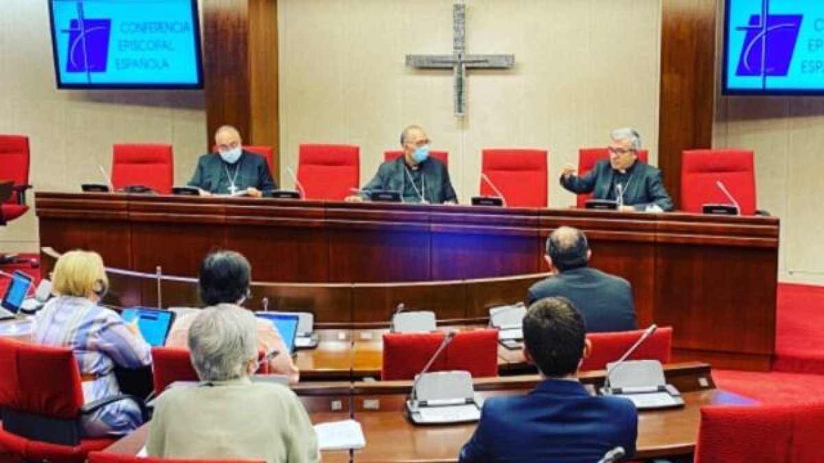 Omella, Argüello y Sanz  presentan las líneas de acción de la Iglesia para el nuevo curso