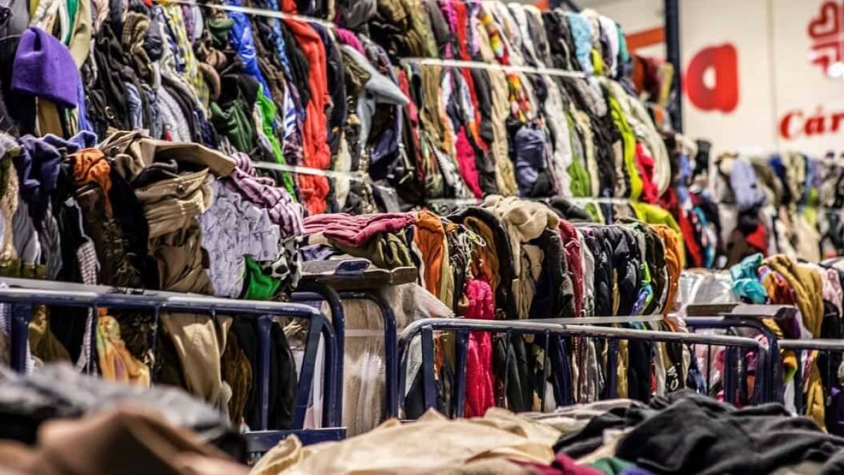 Moda Re-, la cooperativa de Cáritas, ya da trabajo a cientos de personas.