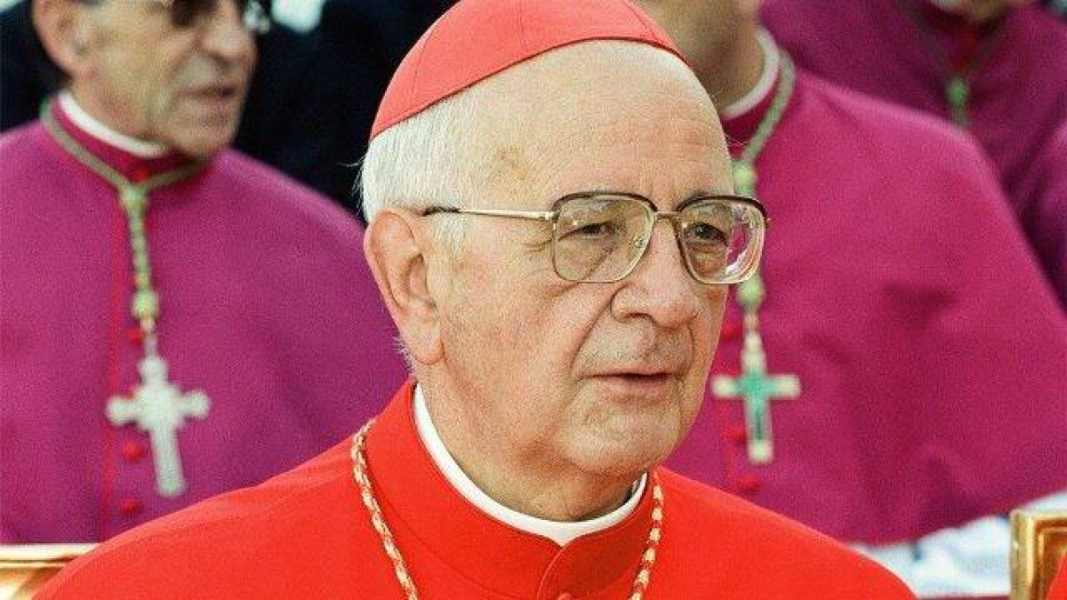 El cardenal camarlengo Eduardo Martínez Somalo ha fallecido este martes 10 de agosto a los 94 años de edad.