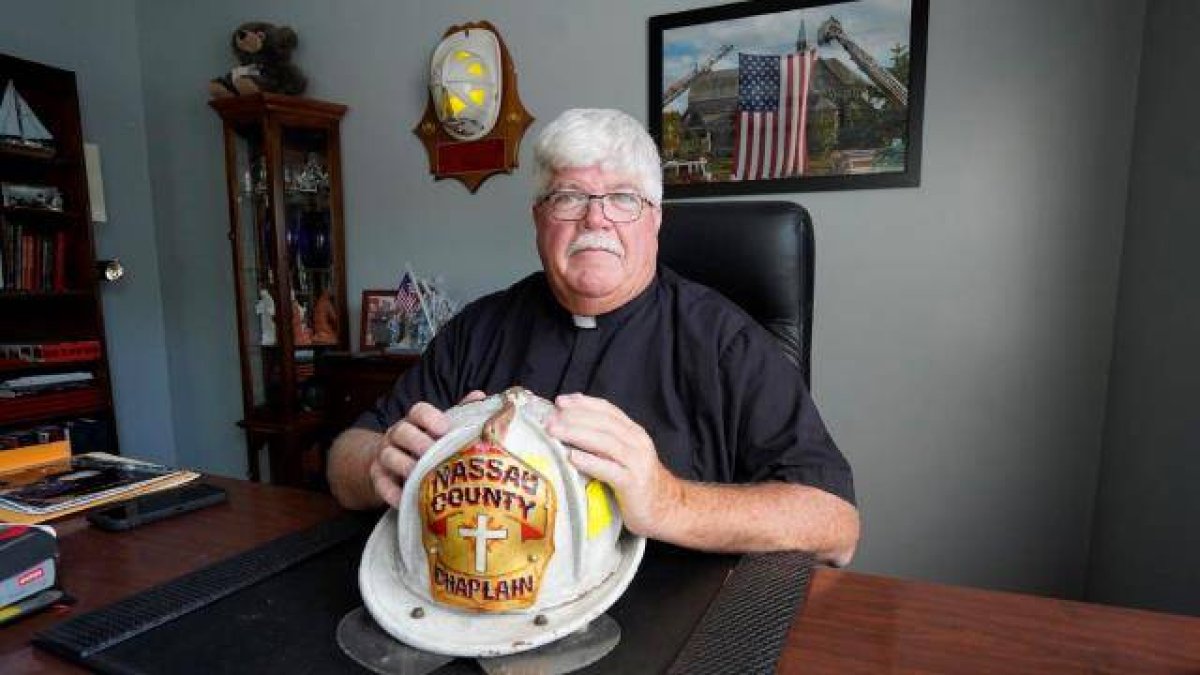 El 11-s perdió a 60 amigos y conocidos y podía morir en cualquier momento, pero no dudó en ayudar y atender a todo el que podía.