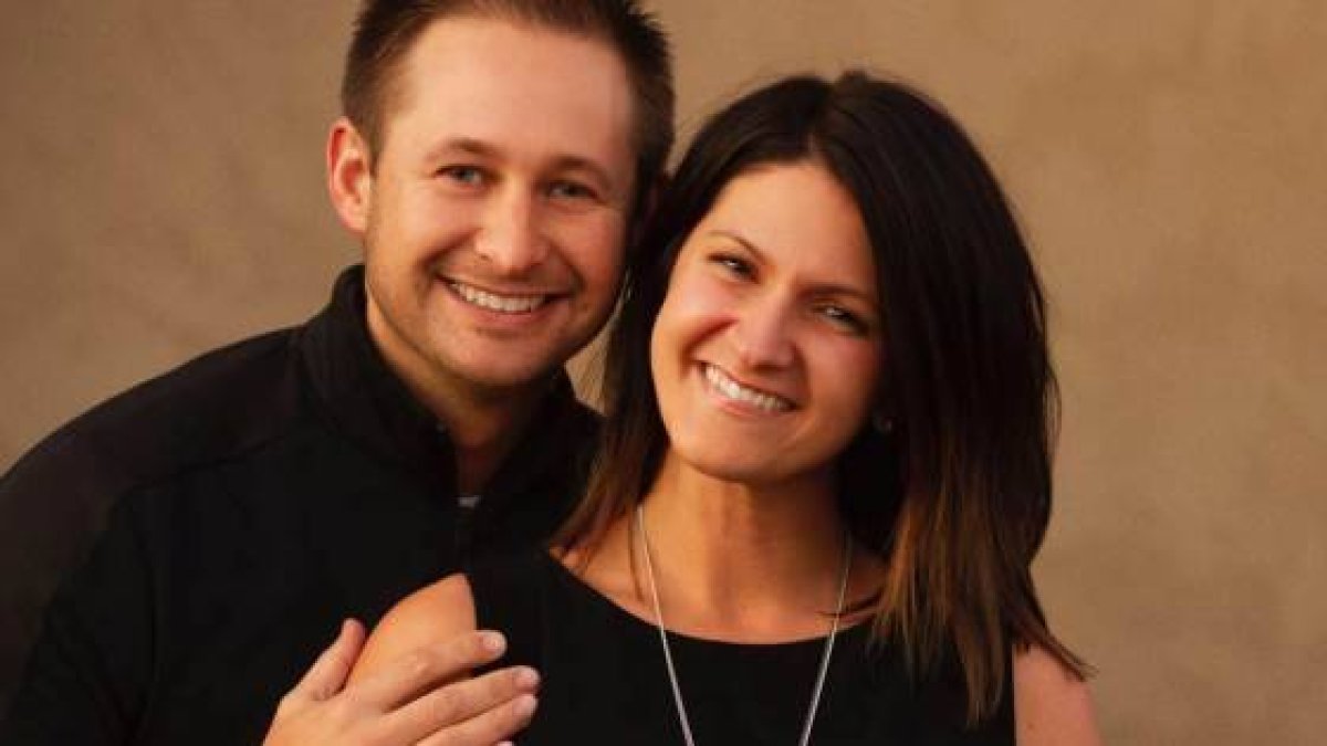 Ashlee Rickert y su marido Josh, padres del niño enfermo fallecido a los 5 años