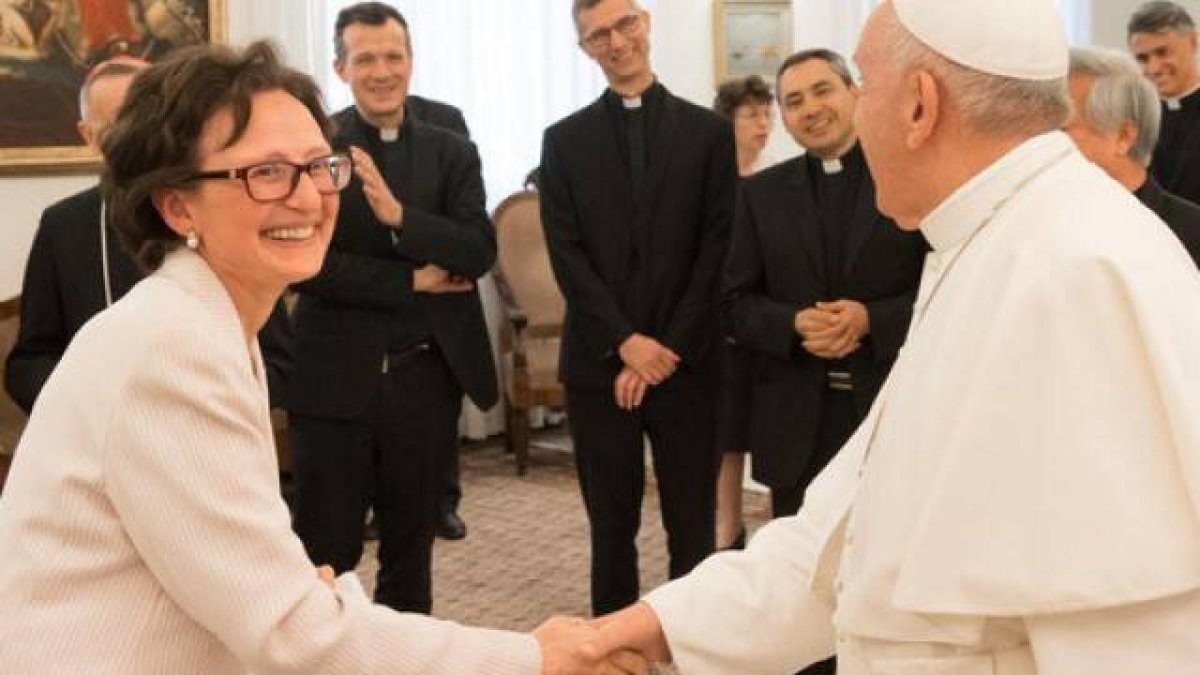 Nuria Calduch, religiosa y profesora de Antiguo Testamento en Roma, con el Papa Francisco