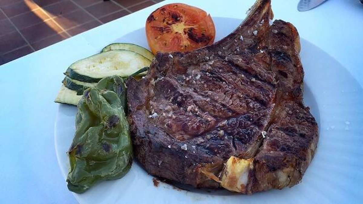 Las renuncias a los placeres naturales propios de la vida virtuosa van siendo sustituidos por el consumo bulímico de placeres artificiales en beneficio de los poderes plutocráticos. Foto: Chuletón de Ávila (RTVE).