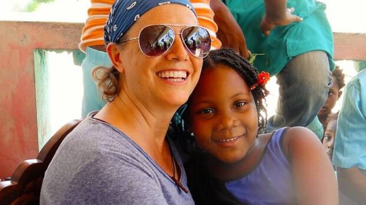 Una Isa Solá sonriente... la mayor parte de su trabajo misionero fue con niños