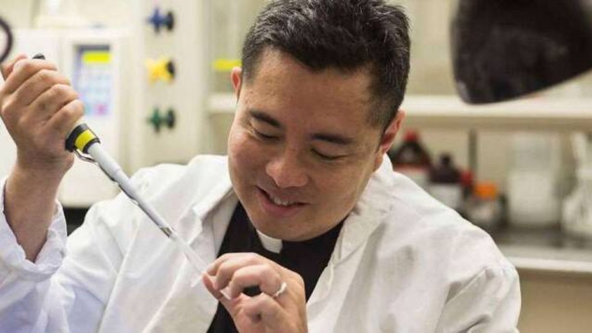 Fray Nicanor, biólogo y sacerdote dominico, habla de las vacunas del covid-19 - él mismo busca una que sea barata, oral y no necesite frío